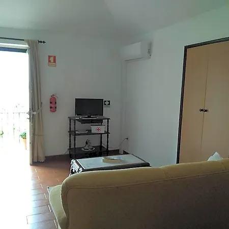 Residencial Retiro Sra. Da Luz Han/Misafirhane *